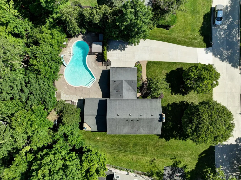 31310 Foxboro Way Beverly Hills Village, MI 48025