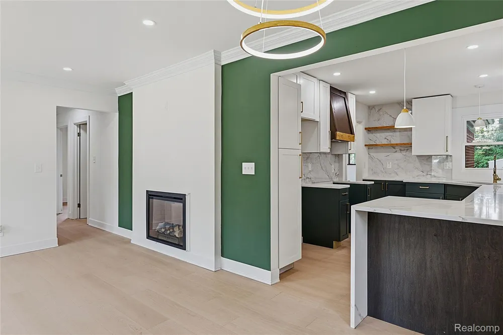 21661 Whitmore Street Oak Park City, MI 48237