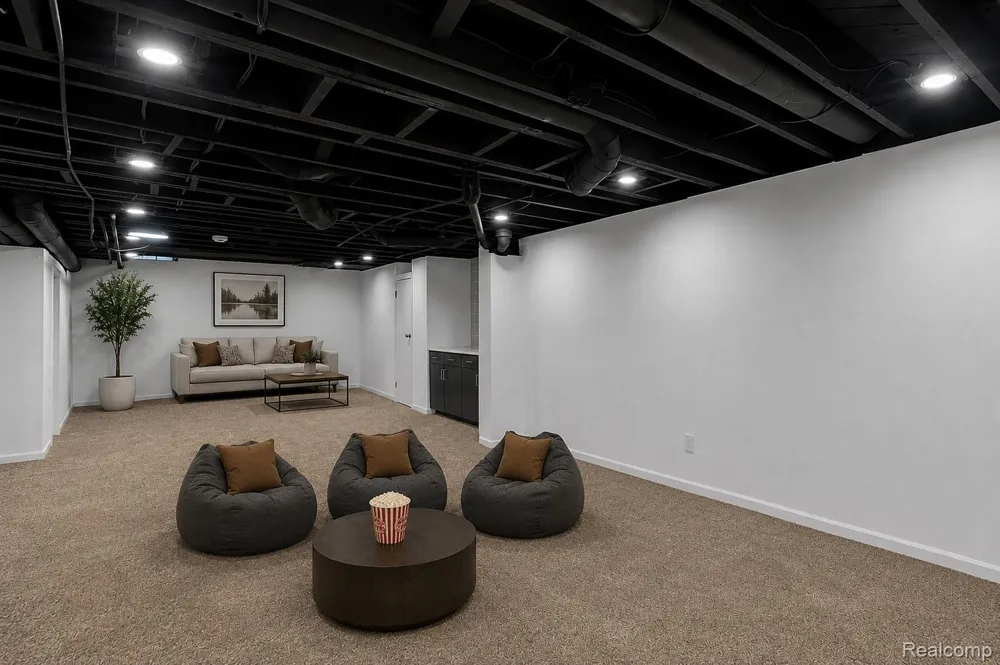 21661 Whitmore Street Oak Park City, MI 48237