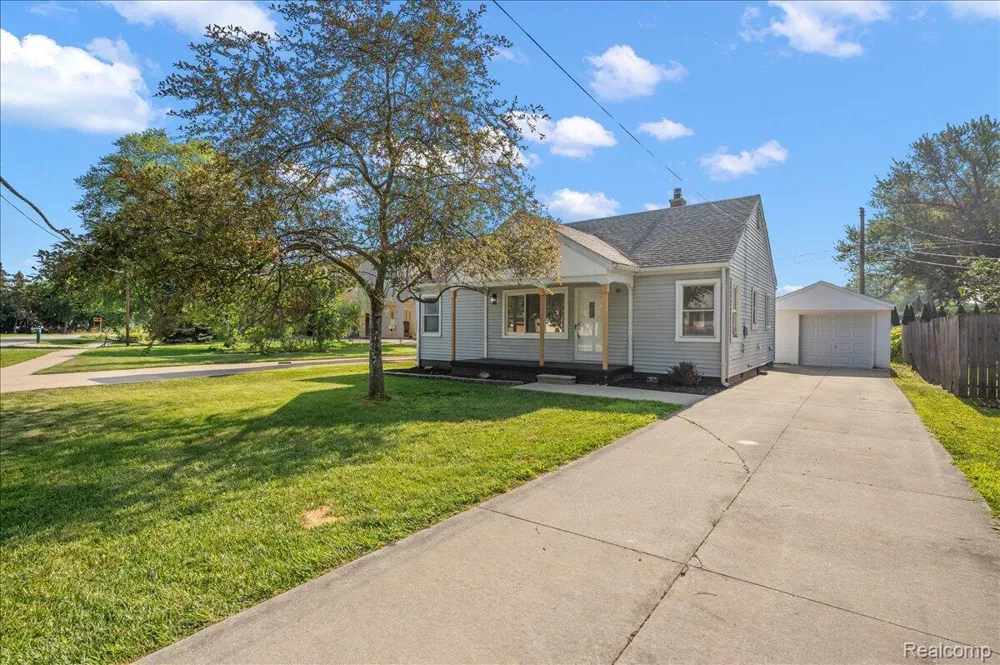 29606 S River Road Harrison Charter Township, MI 48045