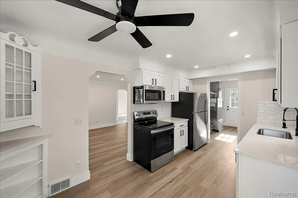 29606 S River Road Harrison Charter Township, MI 48045