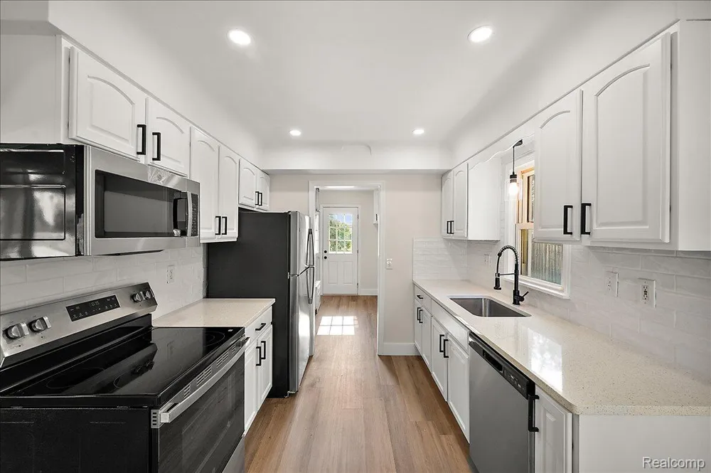 29606 S River Road Harrison Charter Township, MI 48045
