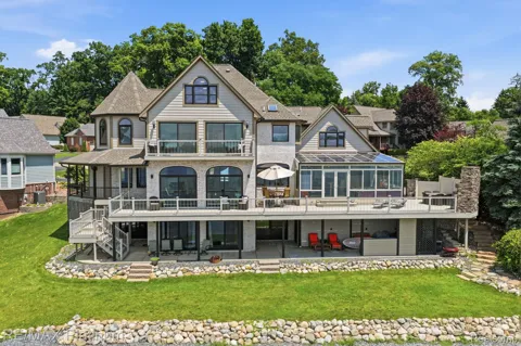 997 Thompson Shore Drive