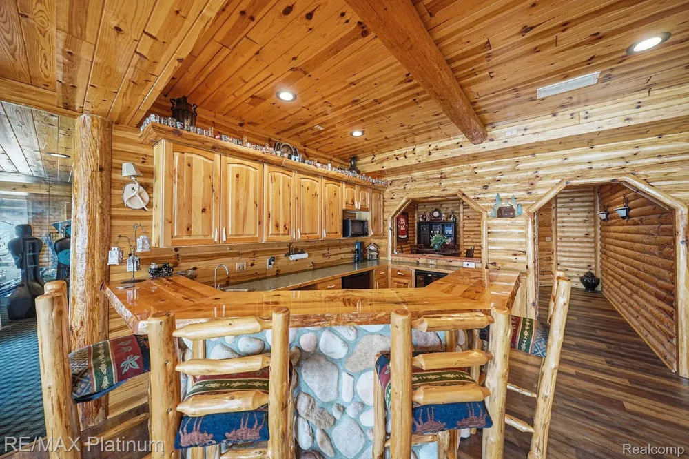 997 Thompson Shore Drive Oceola Township, MI 48843