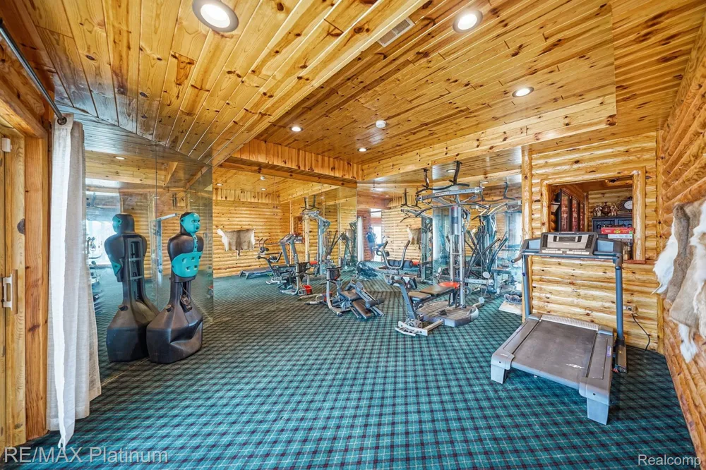 997 Thompson Shore Drive Oceola Township, MI 48843