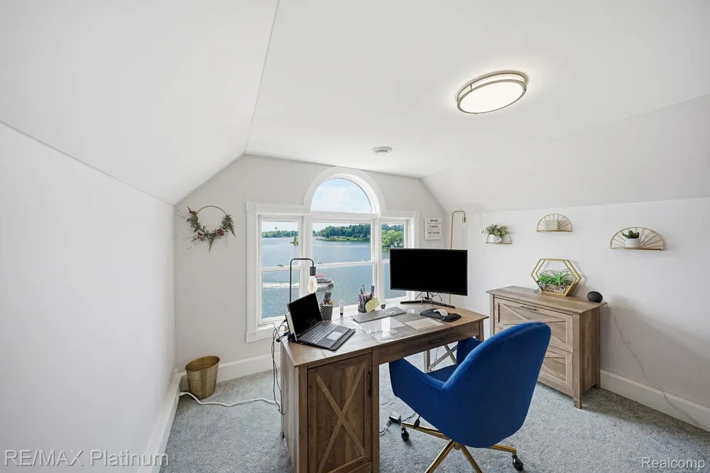 997 Thompson Shore Drive Oceola Township, MI 48843