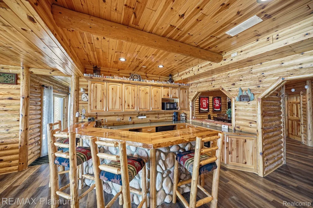997 Thompson Shore Drive Oceola Township, MI 48843