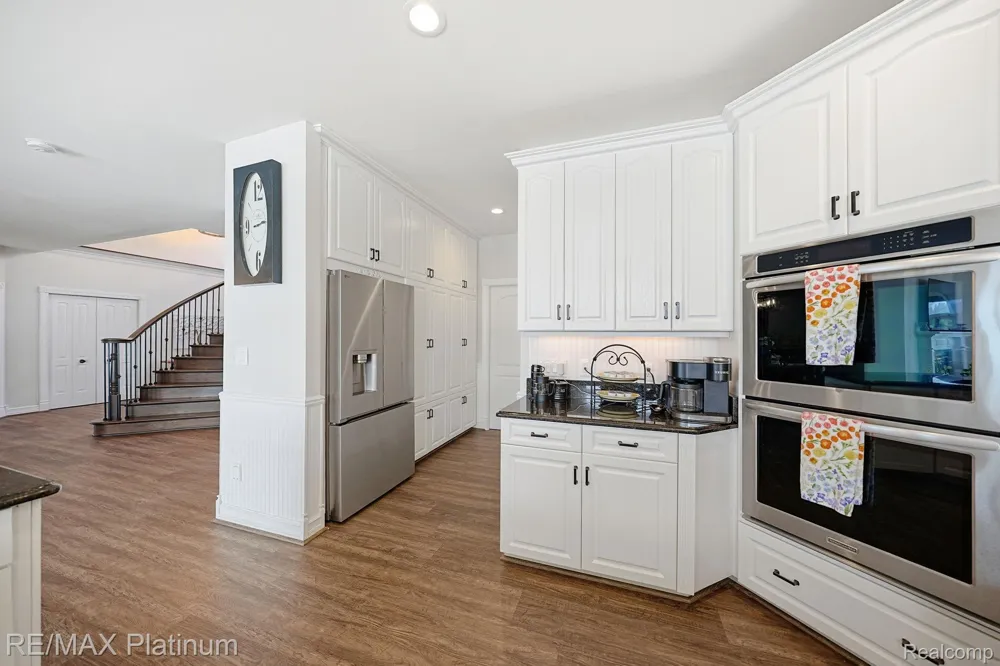 997 Thompson Shore Drive Oceola Township, MI 48843