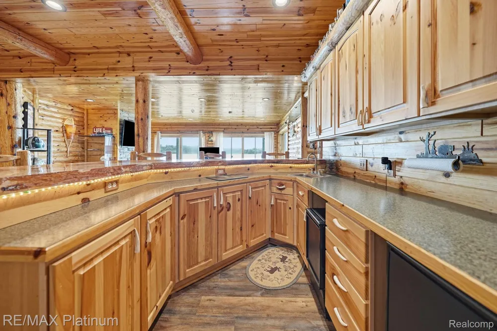 997 Thompson Shore Drive Oceola Township, MI 48843