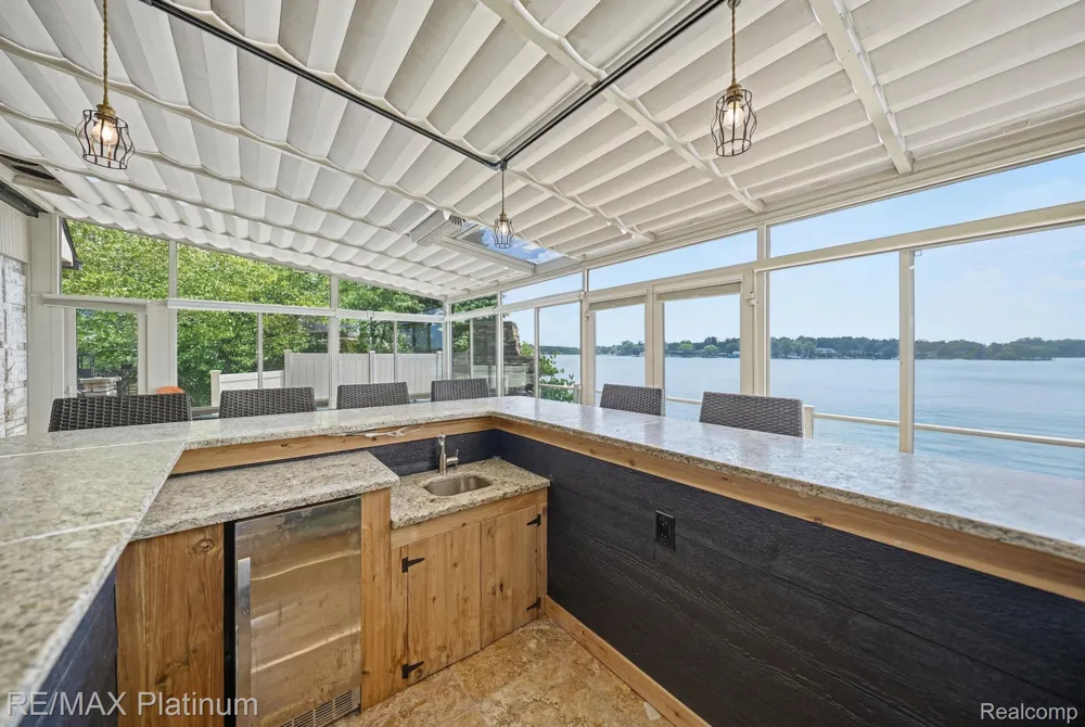 997 Thompson Shore Drive Oceola Township, MI 48843