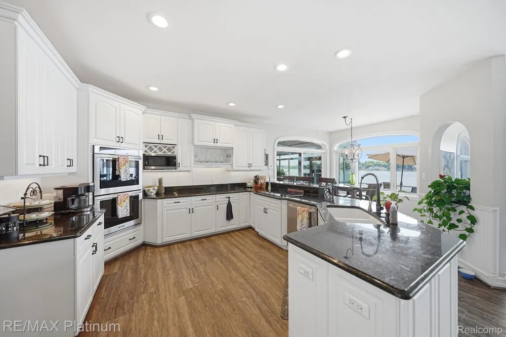 997 Thompson Shore Drive Oceola Township, MI 48843