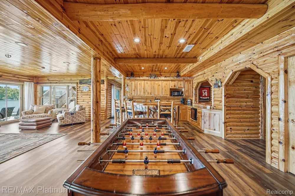 997 Thompson Shore Drive Oceola Township, MI 48843