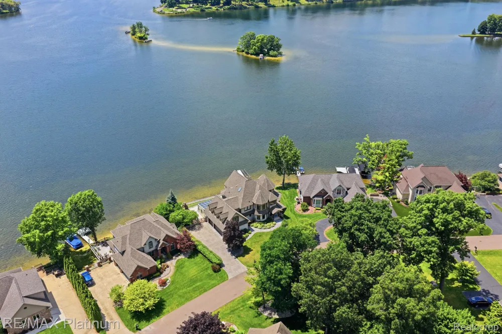 997 Thompson Shore Drive Oceola Township, MI 48843