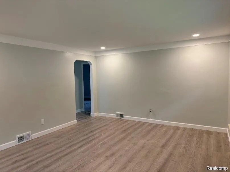 20760 Ridgedale Street Oak Park City, MI 48237