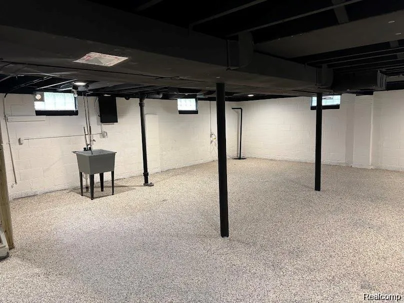 20760 Ridgedale Street Oak Park City, MI 48237