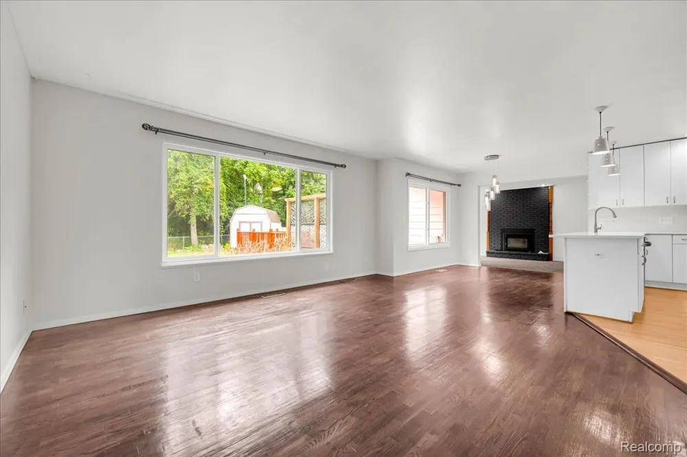 1933 Tamarisk Drive East Lansing City, MI 48823