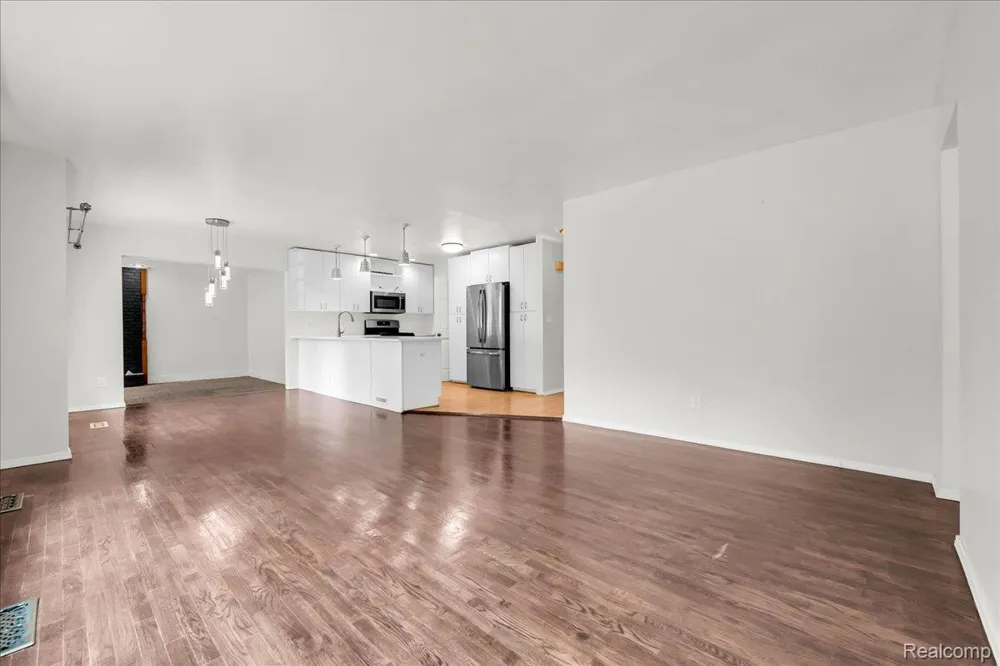 1933 Tamarisk Drive East Lansing City, MI 48823