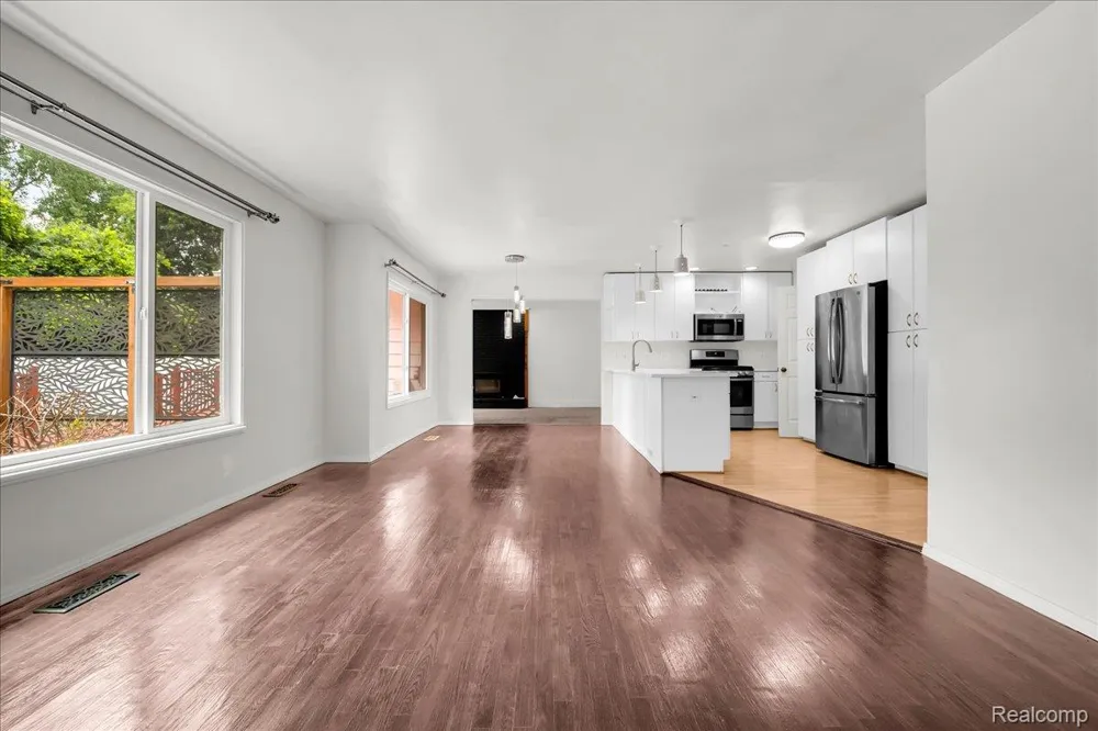 1933 Tamarisk Drive East Lansing City, MI 48823