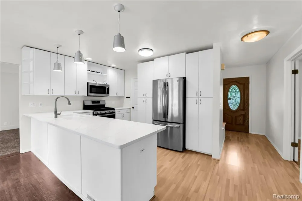 1933 Tamarisk Drive East Lansing City, MI 48823