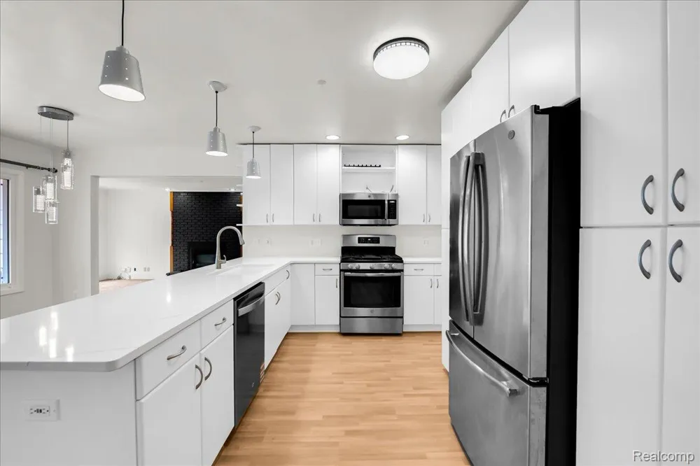 1933 Tamarisk Drive East Lansing City, MI 48823