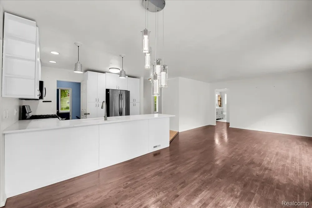 1933 Tamarisk Drive East Lansing City, MI 48823