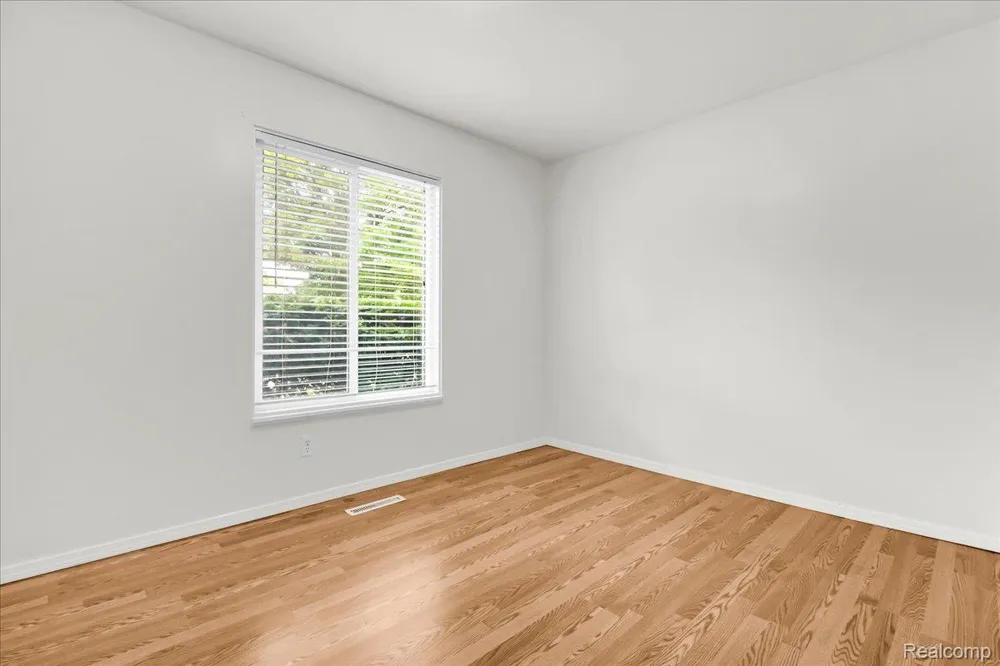 1933 Tamarisk Drive East Lansing City, MI 48823
