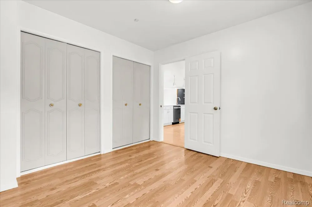 1933 Tamarisk Drive East Lansing City, MI 48823