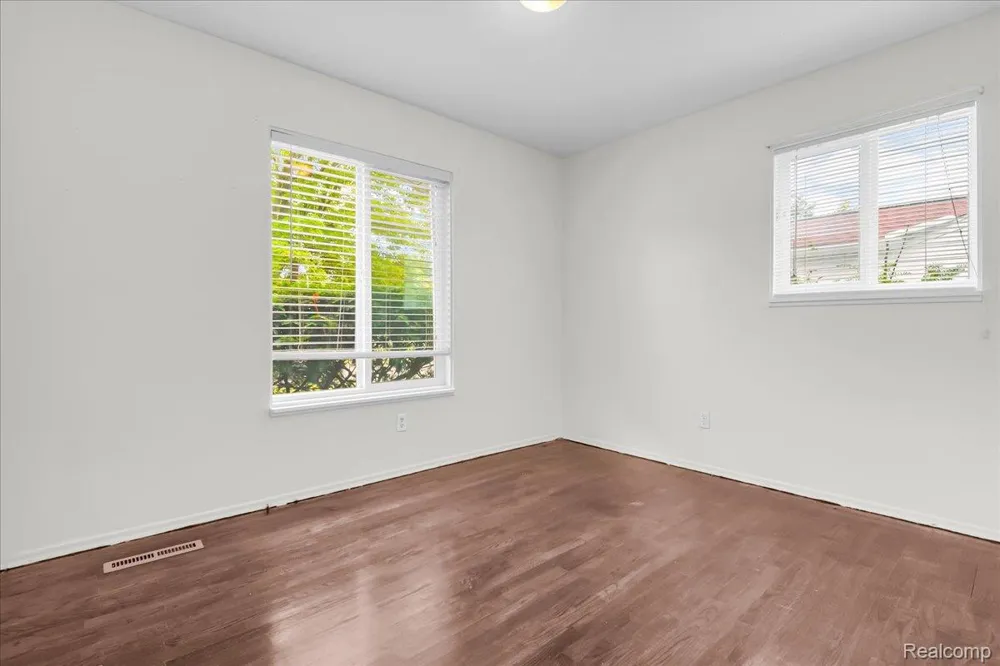 1933 Tamarisk Drive East Lansing City, MI 48823