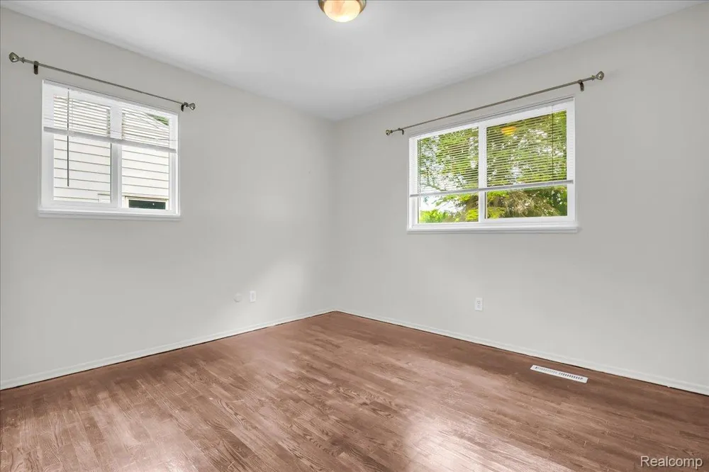1933 Tamarisk Drive East Lansing City, MI 48823
