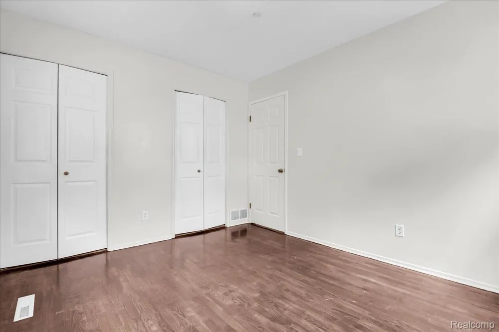 1933 Tamarisk Drive East Lansing City, MI 48823