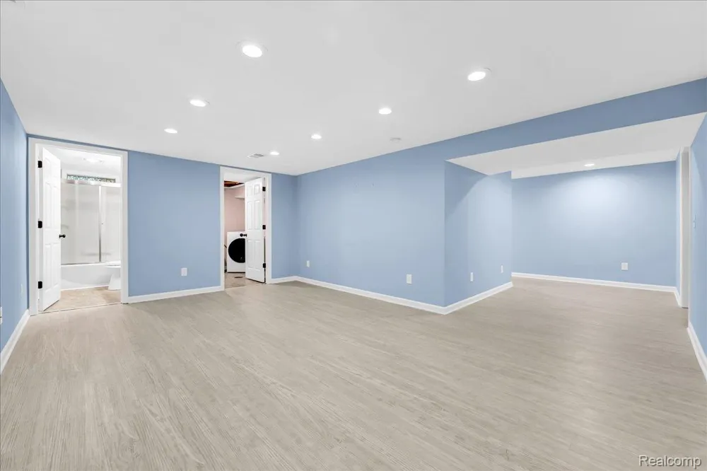 1933 Tamarisk Drive East Lansing City, MI 48823
