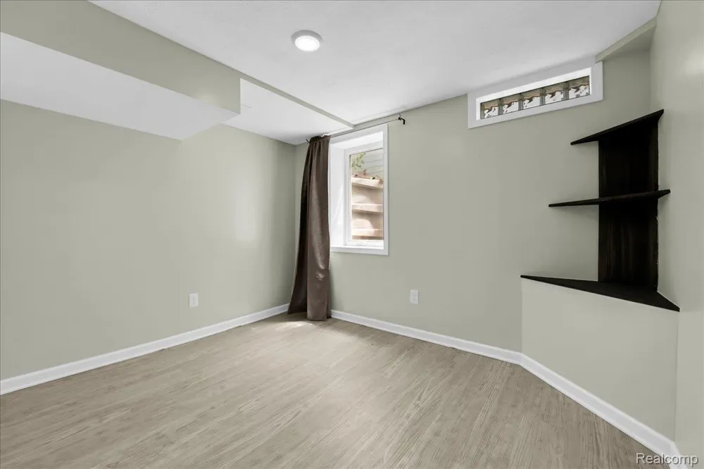 1933 Tamarisk Drive East Lansing City, MI 48823