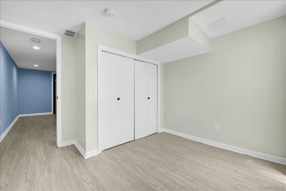 1933 Tamarisk Drive East Lansing City, MI 48823