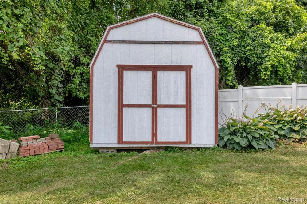 1933 Tamarisk Drive East Lansing City, MI 48823