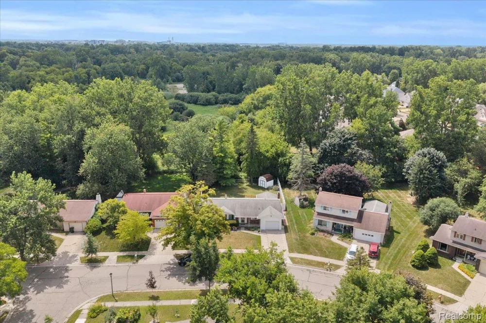 1933 Tamarisk Drive East Lansing City, MI 48823