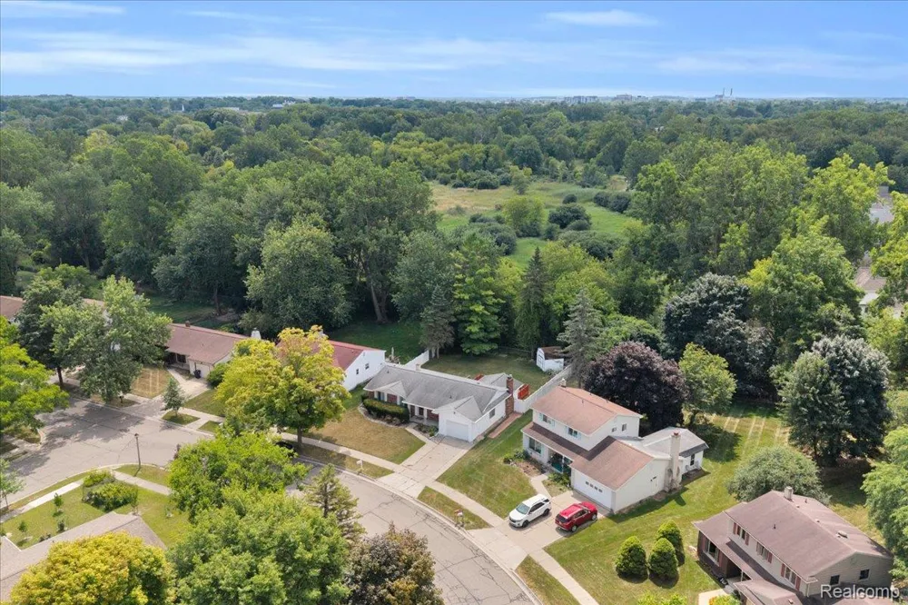1933 Tamarisk Drive East Lansing City, MI 48823