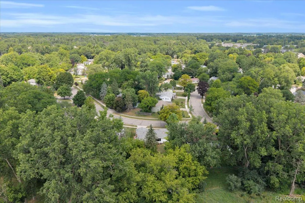 1933 Tamarisk Drive East Lansing City, MI 48823