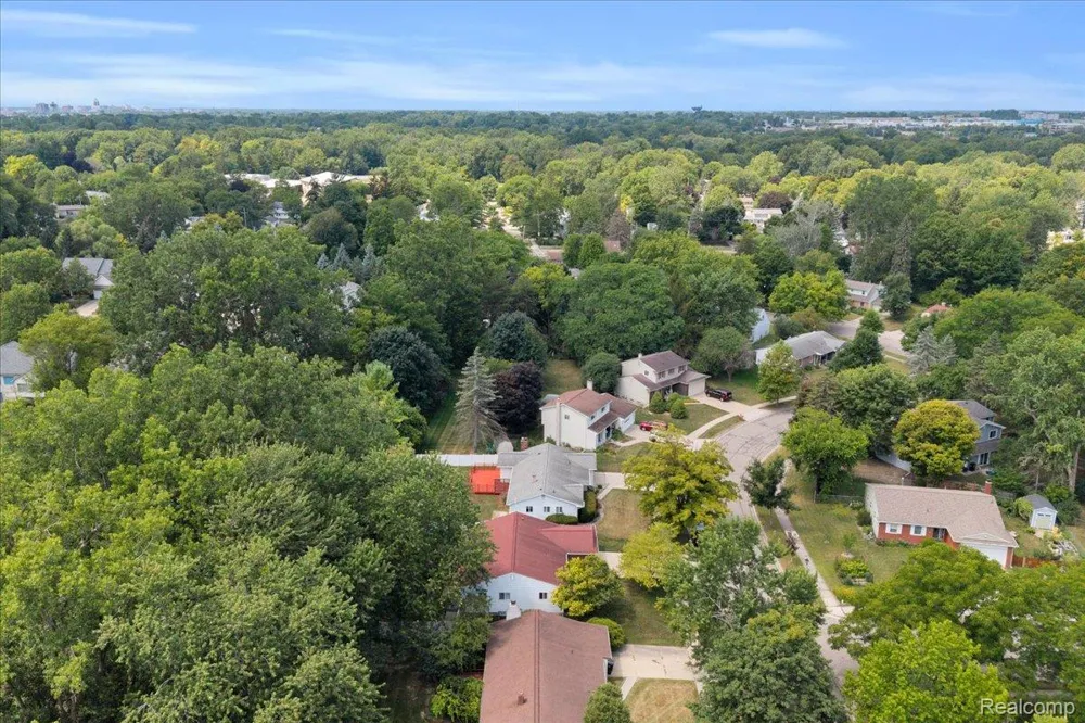 1933 Tamarisk Drive East Lansing City, MI 48823