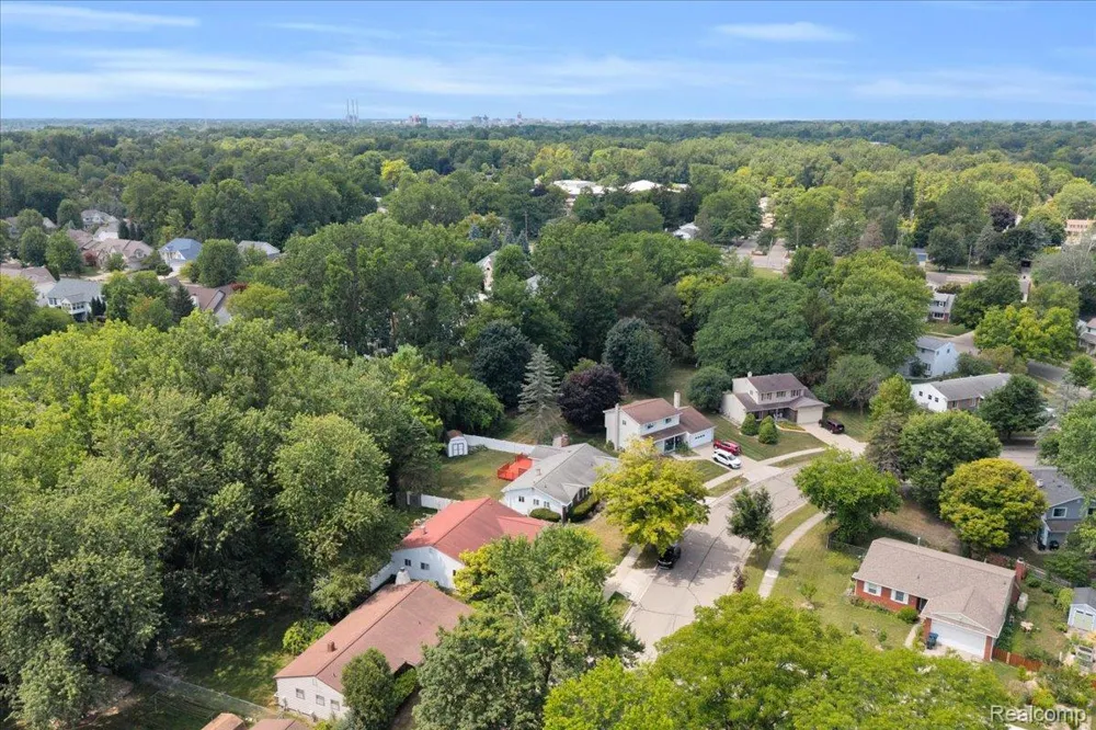 1933 Tamarisk Drive East Lansing City, MI 48823