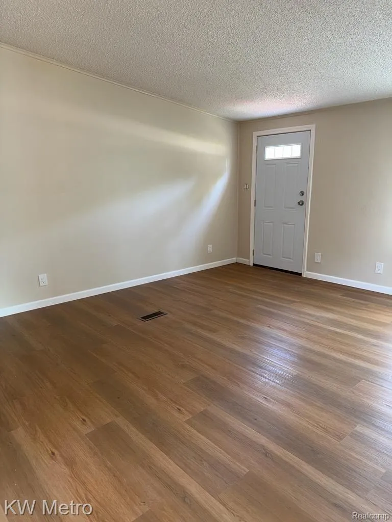 3520 Hogarth Avenue Flint Charter Township, MI 48532
