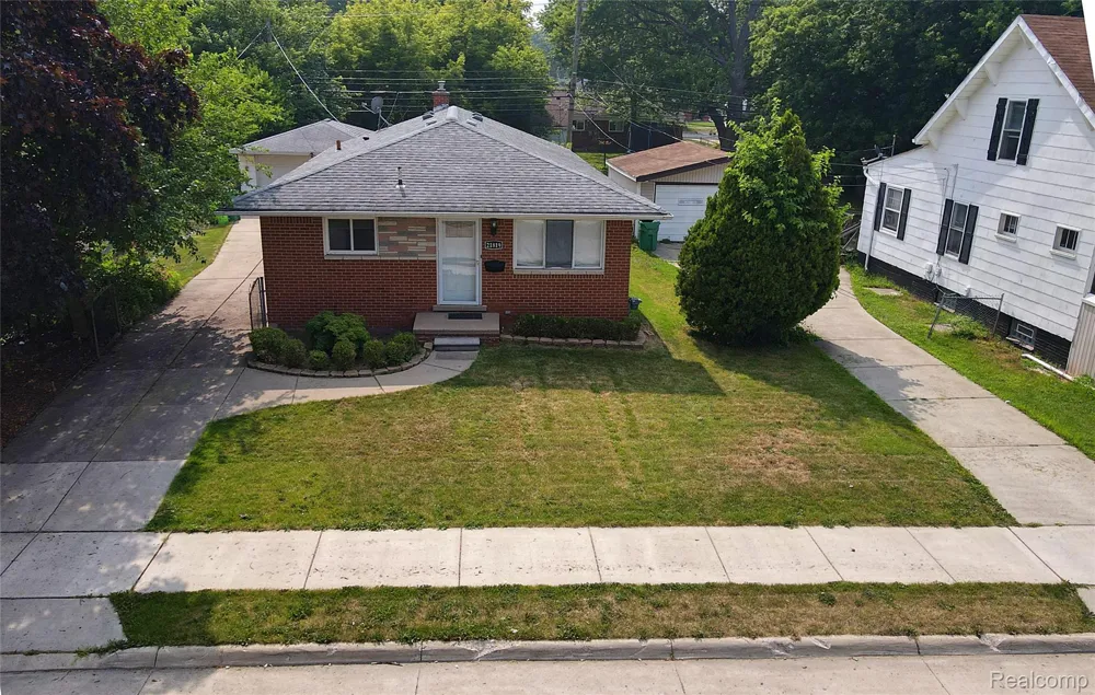 21819 Beechwood Avenue Eastpointe City, MI 48021