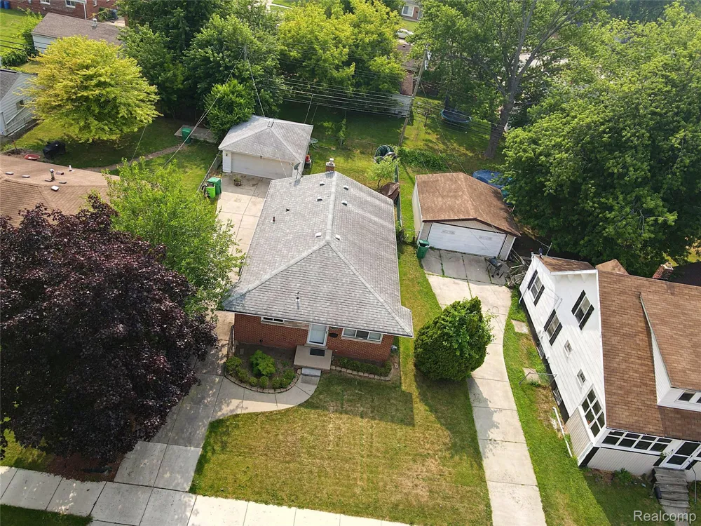 21819 Beechwood Avenue Eastpointe City, MI 48021