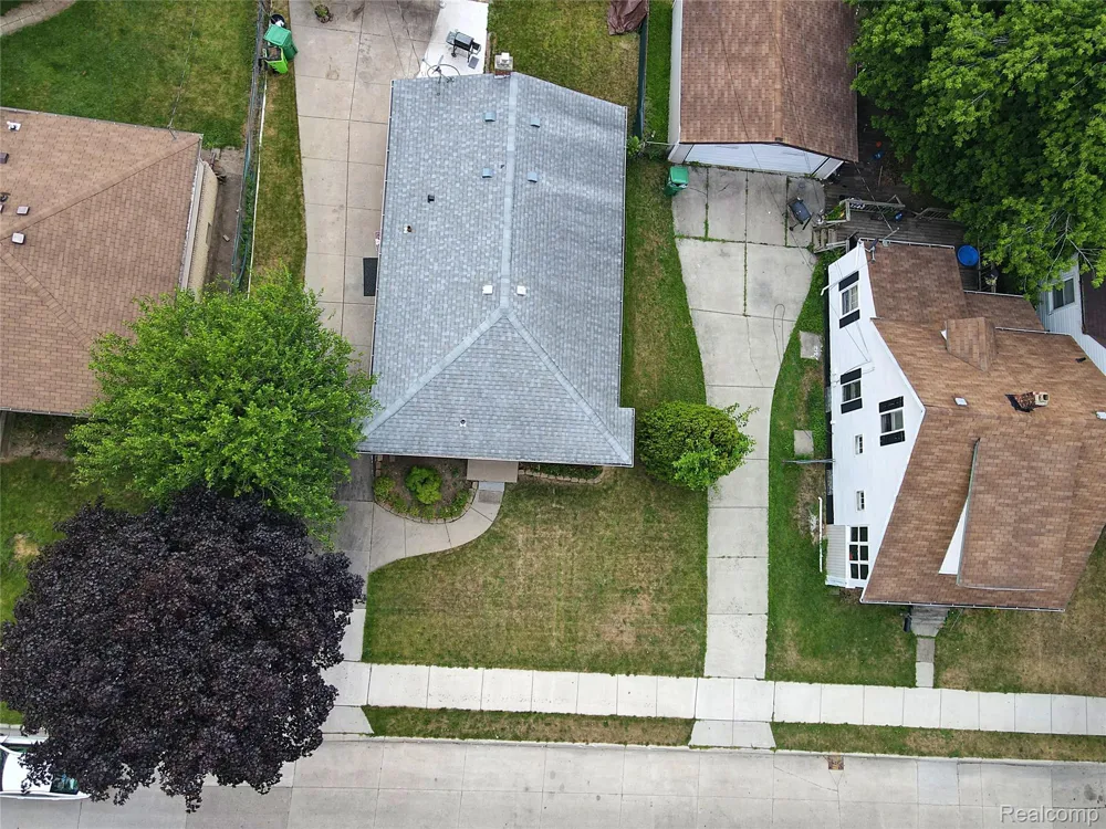 21819 Beechwood Avenue Eastpointe City, MI 48021