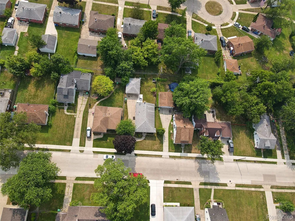 21819 Beechwood Avenue Eastpointe City, MI 48021