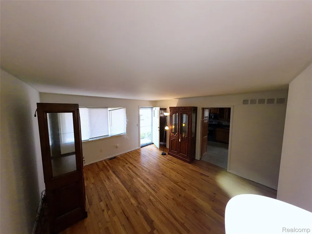 21819 Beechwood Avenue Eastpointe City, MI 48021