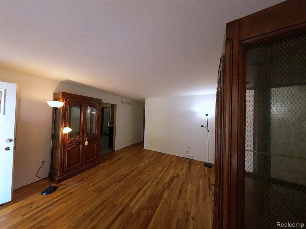 21819 Beechwood Avenue Eastpointe City, MI 48021