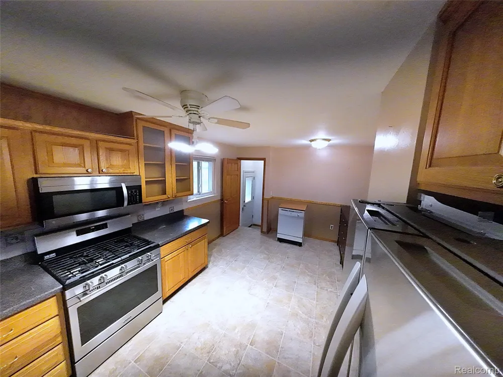 21819 Beechwood Avenue Eastpointe City, MI 48021