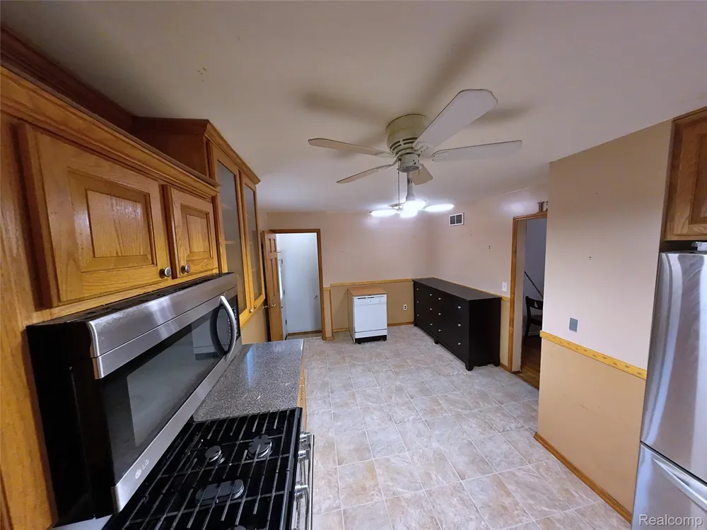 21819 Beechwood Avenue Eastpointe City, MI 48021