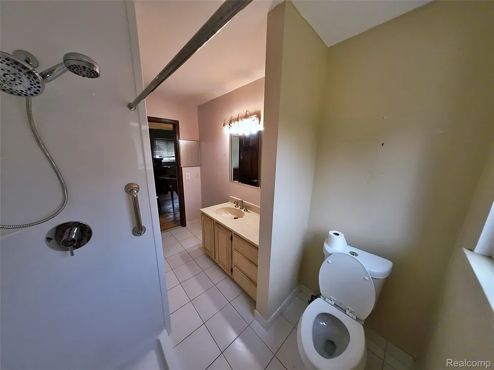 21819 Beechwood Avenue Eastpointe City, MI 48021