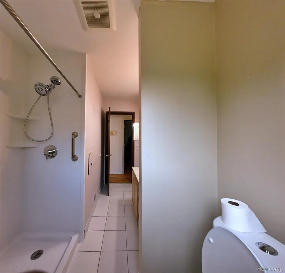 21819 Beechwood Avenue Eastpointe City, MI 48021